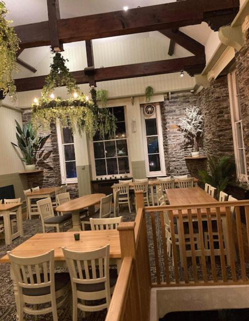 The Swan Hotel Wadebridge Extérieur photo